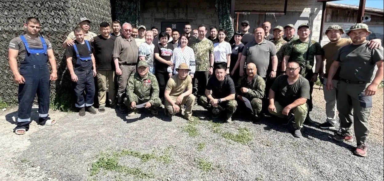 Во время рабочей поездки в Донецкую Народную Республику встретился с воинами из Якутии, которые выпо