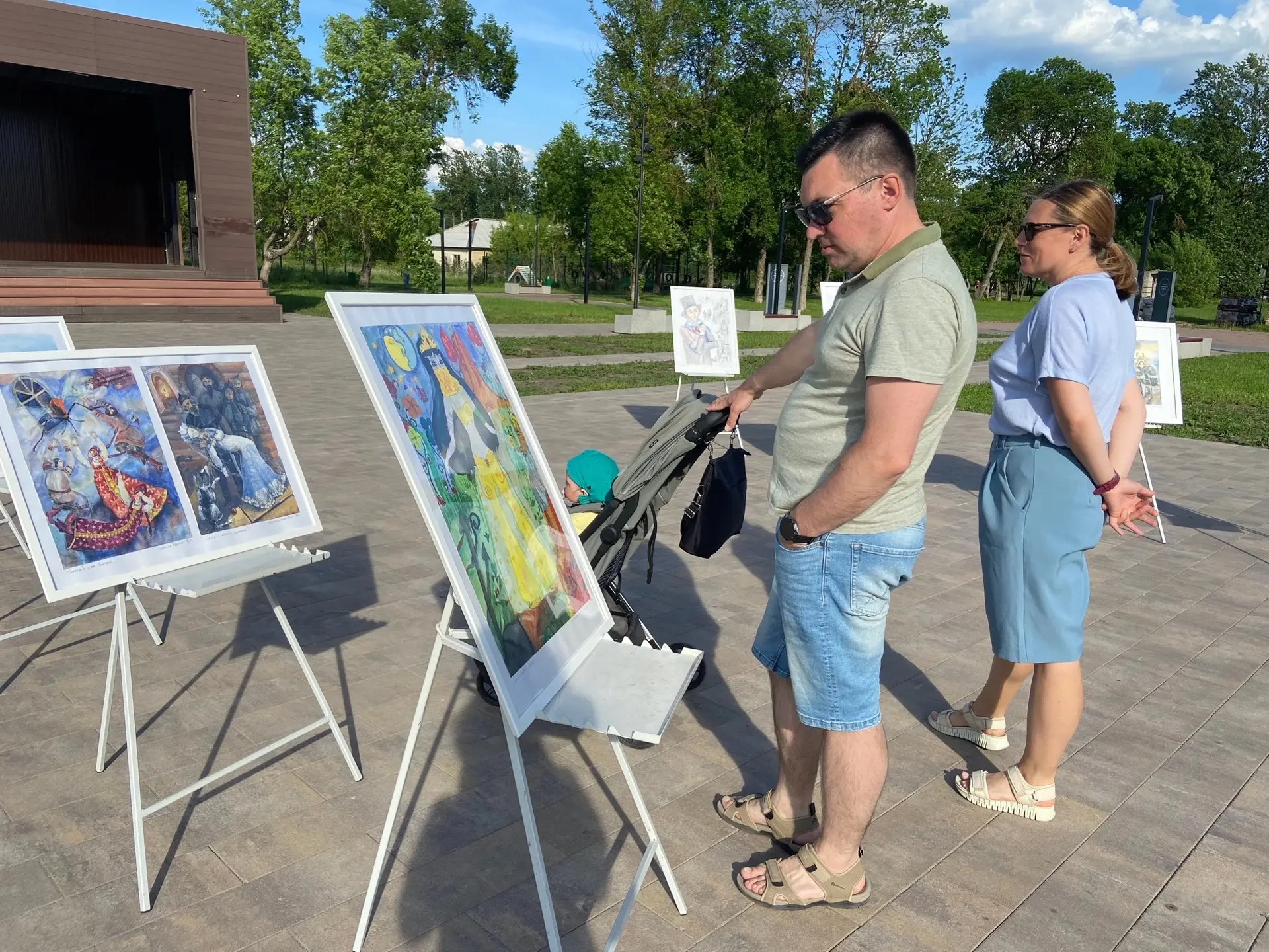 Сегодня на территории общественного пространства Аэропарк прошла выставка работ учащихся нашей школы