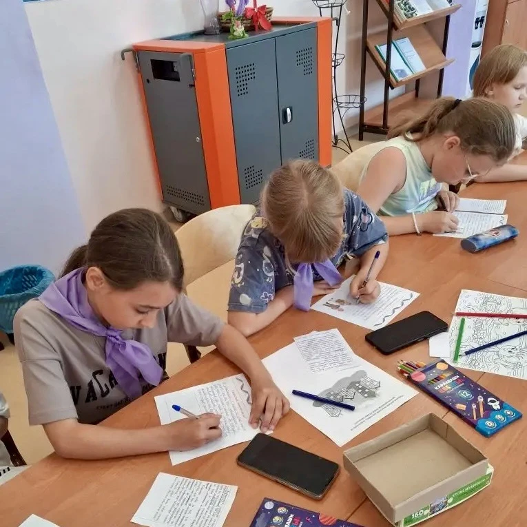 💌Детские сердца — защитникам Родины: трогательные письма ко Дню России! 

🗓️В преддверии Дня Росси