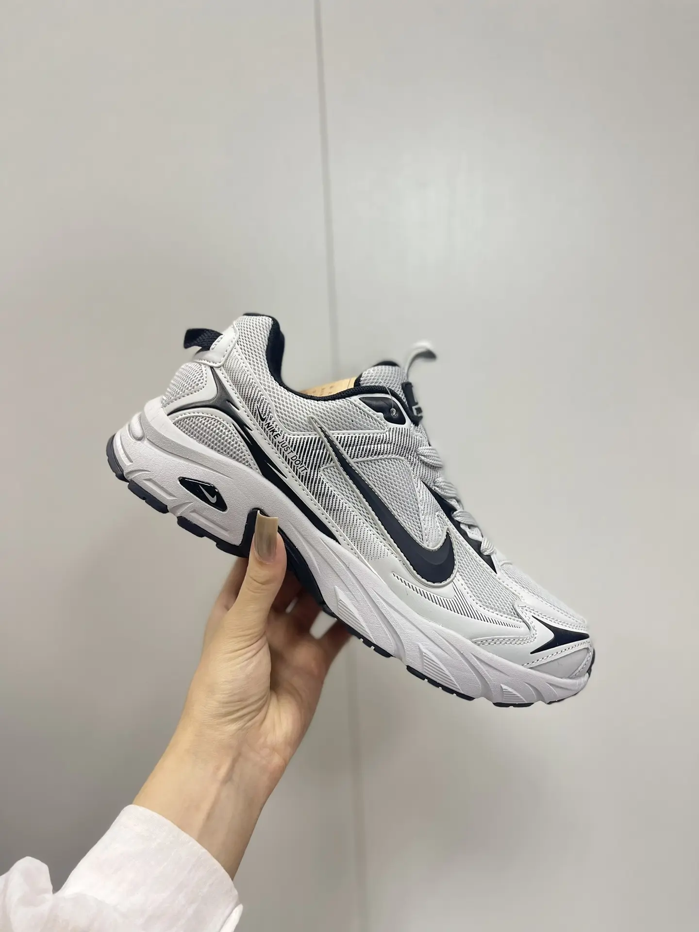 Кроссовки «NIKE»🤌🏽
.
Размер: 41-46р.
.
Цена: 3.699₽

Магазин URBAN ждёт тебя каждый день с 11:00 д