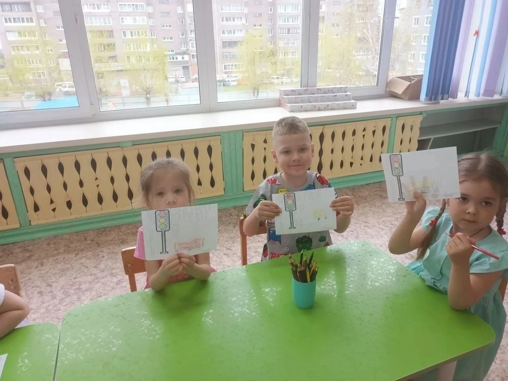 НЕДЕЛЯ БОЛЬШИХ ОТКРЫТИЙ
#ДЕНЬЗАДНЕМ@bratskdou105
🚦Воспитанники группы "Вишенка" освоили очень важну