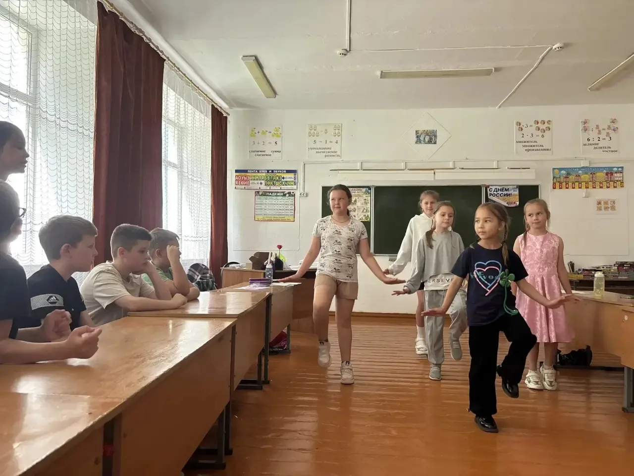 Тринадцатый день в «Муравейнике» прошёл в творческой атмосфере! Утро началось с зарядки и завтрака, 