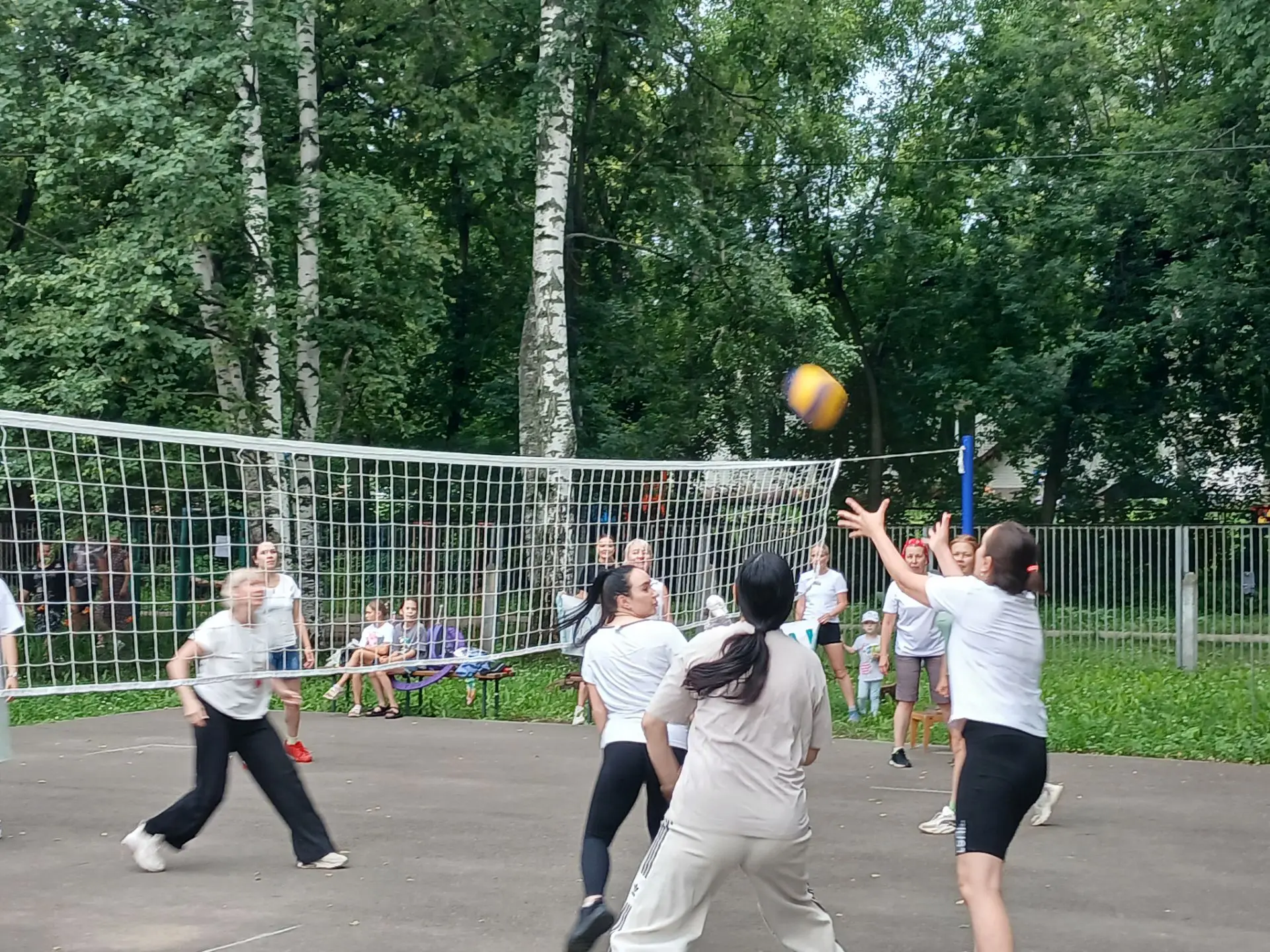 ⚽️Спортивный азарт и море позитива! 👍
🎉Сегодня у нас в Детском саду прошли состязания по пионербол