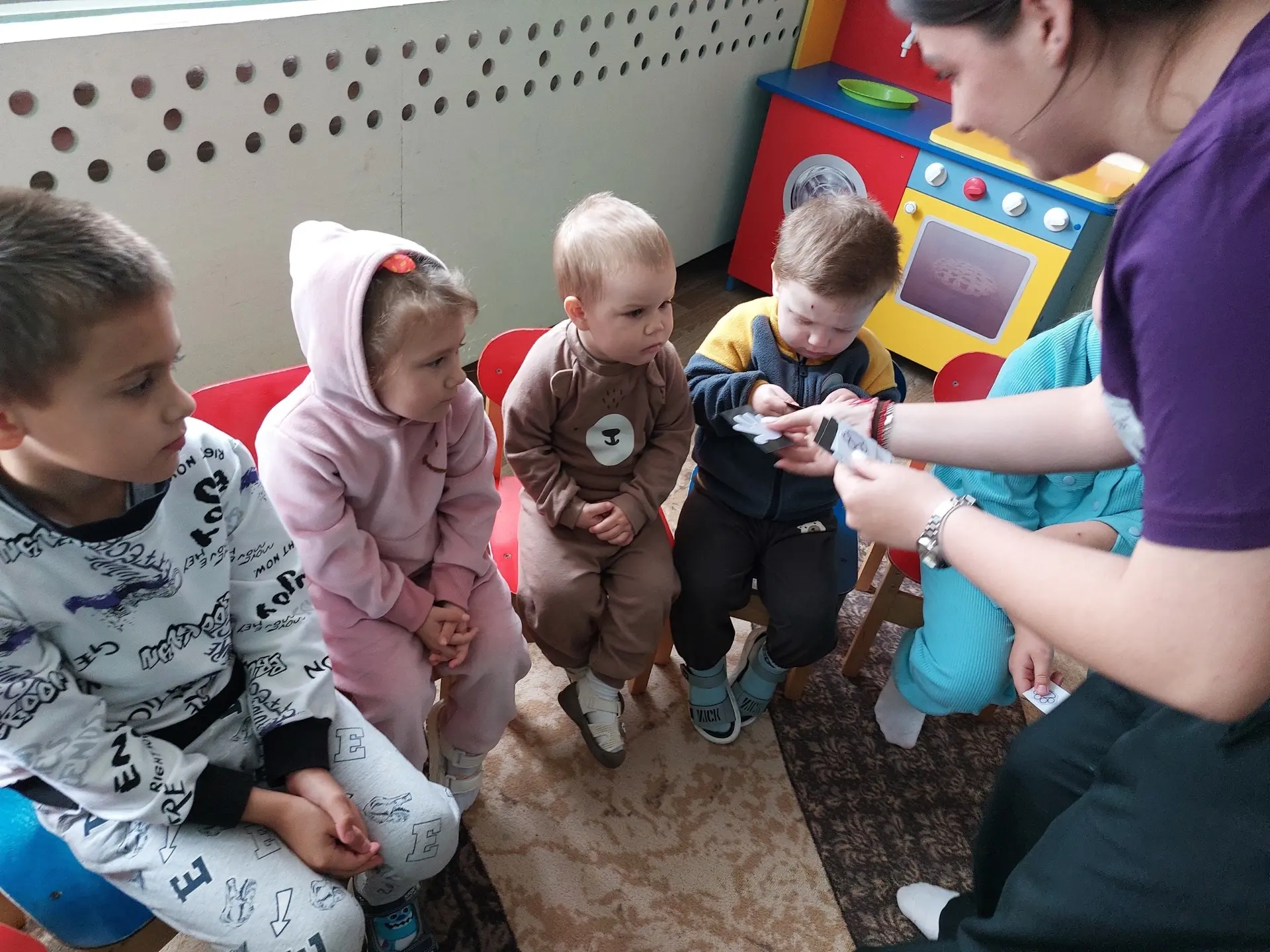 Сегодня, в День защиты детей, добровольческий‑спасательный отряд "Набат" посетил детский сад "Колосо