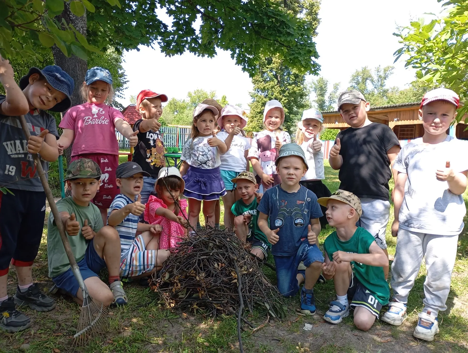 В детском саду «Ромашка» стартовала тематическая неделя «Сохраним природу»! 🌳✨

Наши маленькие защи