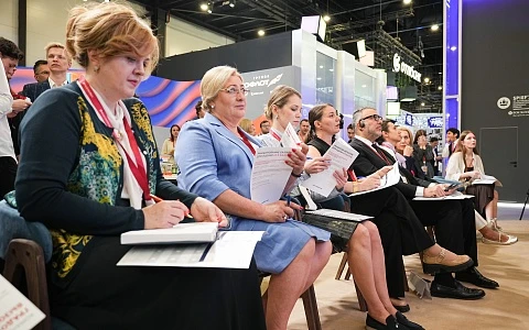 📍 Профориентационная клаузура «Градостроительный вызов» прошла в последний день ПМЭФ. Это новый для