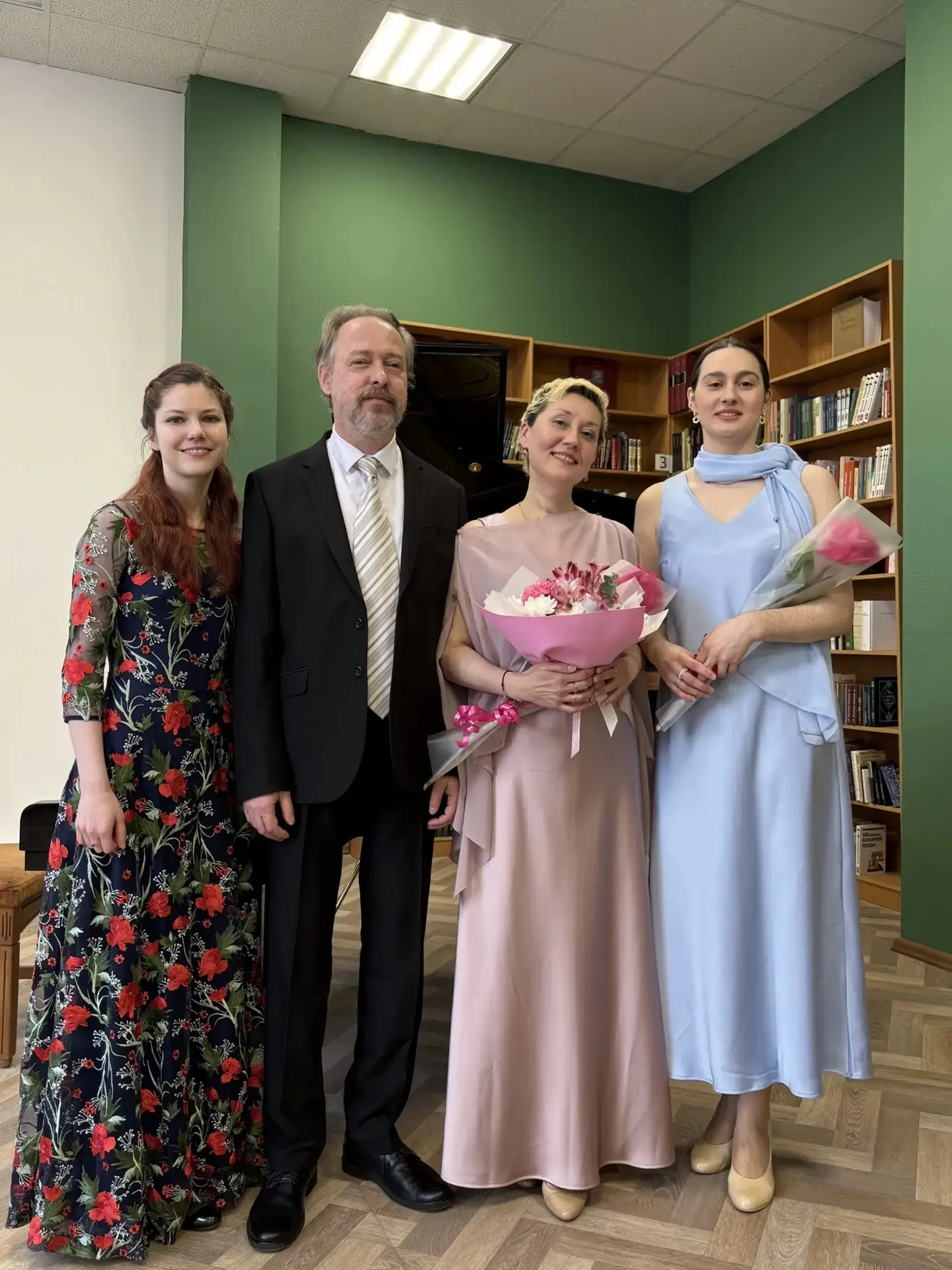 ✨Памяти Мастера

25 апреля в Библиотеке 118 им. В. Соколова прошёл литературно-музыкальный вечер, по