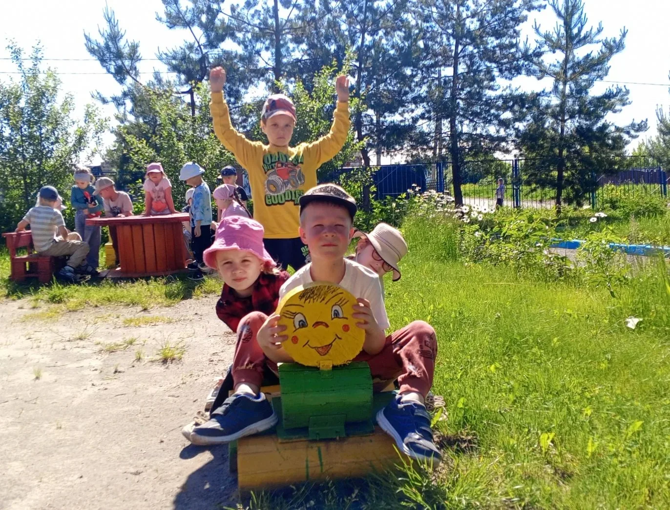 Лето — это маленькая жизнь! ☀️

Особое время года, когда каждый день наполнен светом, теплом и новым