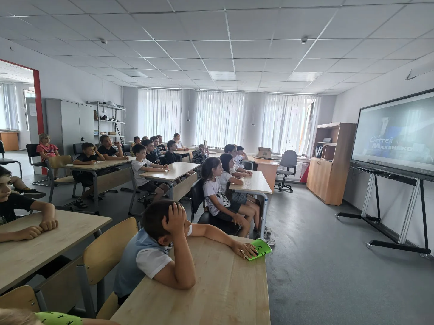 Ребята из пришкольного лагеря сегодняпросмотрели фильм"Анатомия подвига".                           