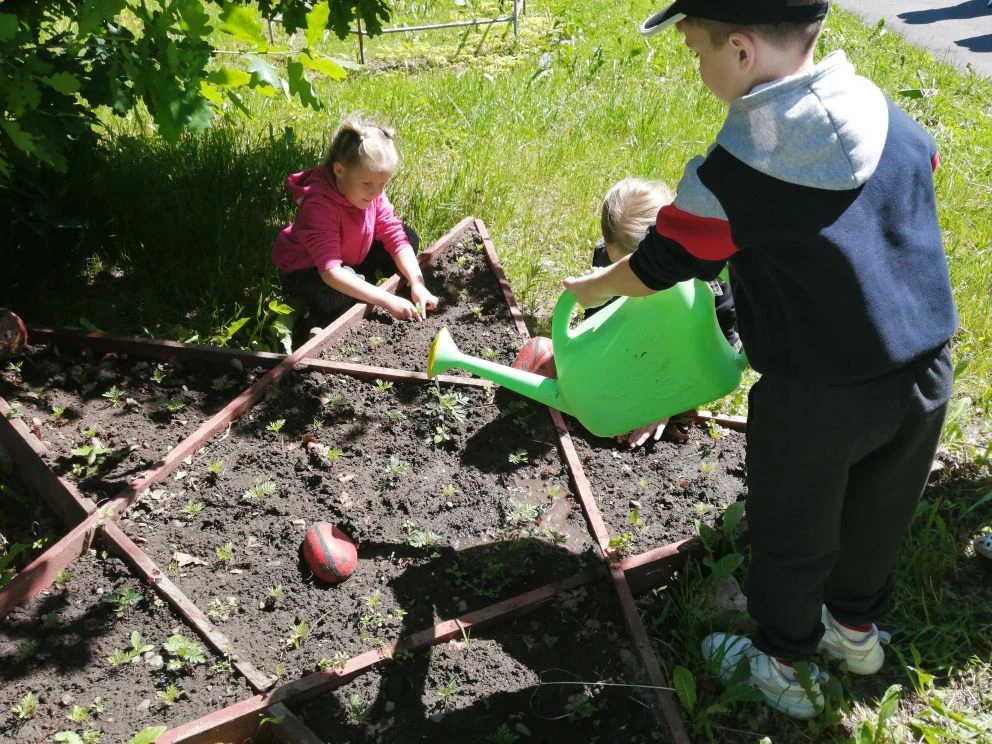 🍎 Миссия: Чистота. Эпизод 3: Сотрудники и ребята  наносят ответный удар! 🧹

Вы думали, мы всё убра
