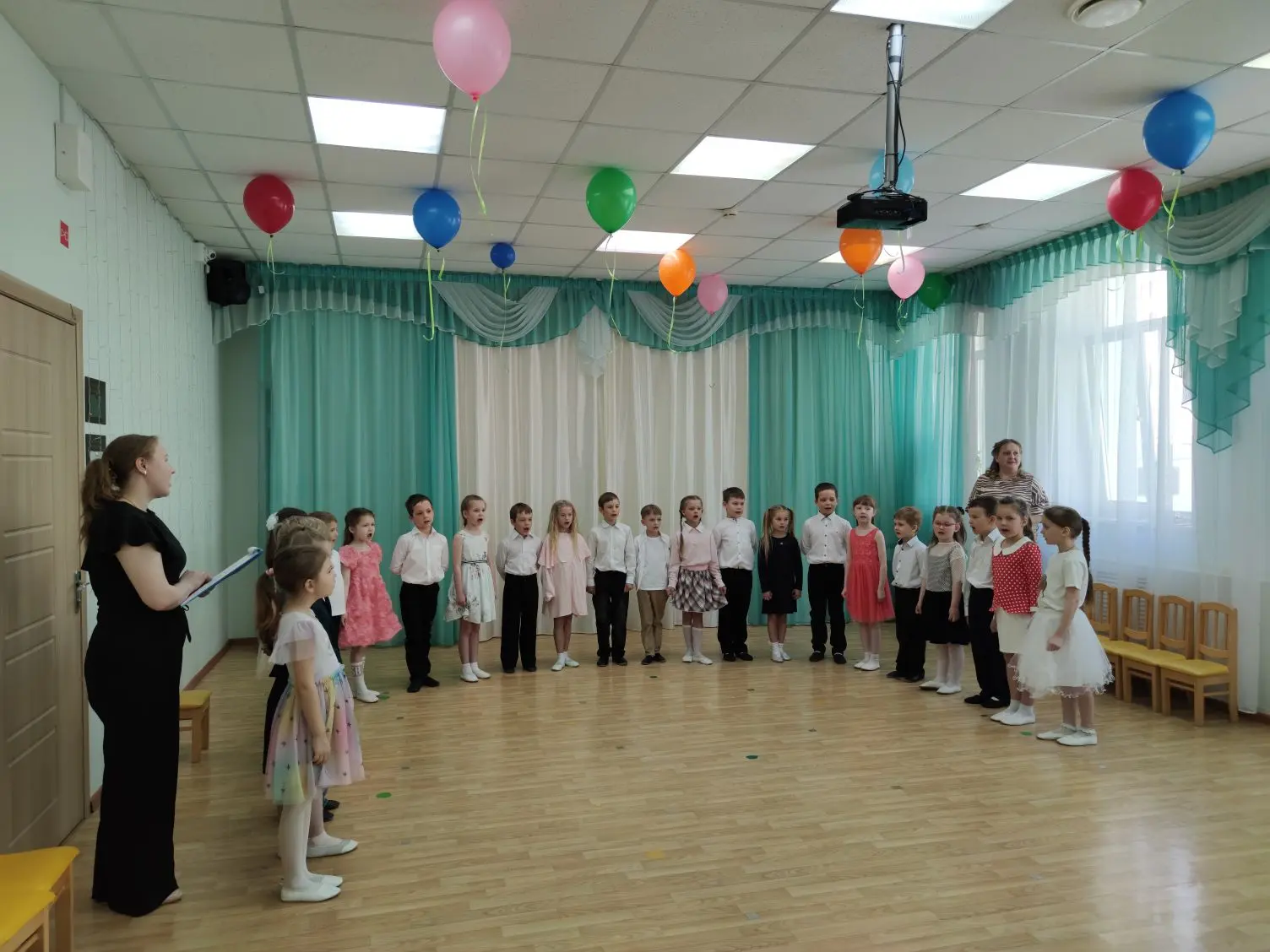 Сегодня у нас был трогательный и праздничный день – выпускные линейки для будущих первоклассников! Г