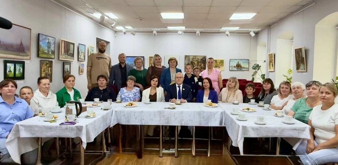 Женщины из козьмодемьянского клуба семей участников специальной военной операции «Сердца рядом» 19 и