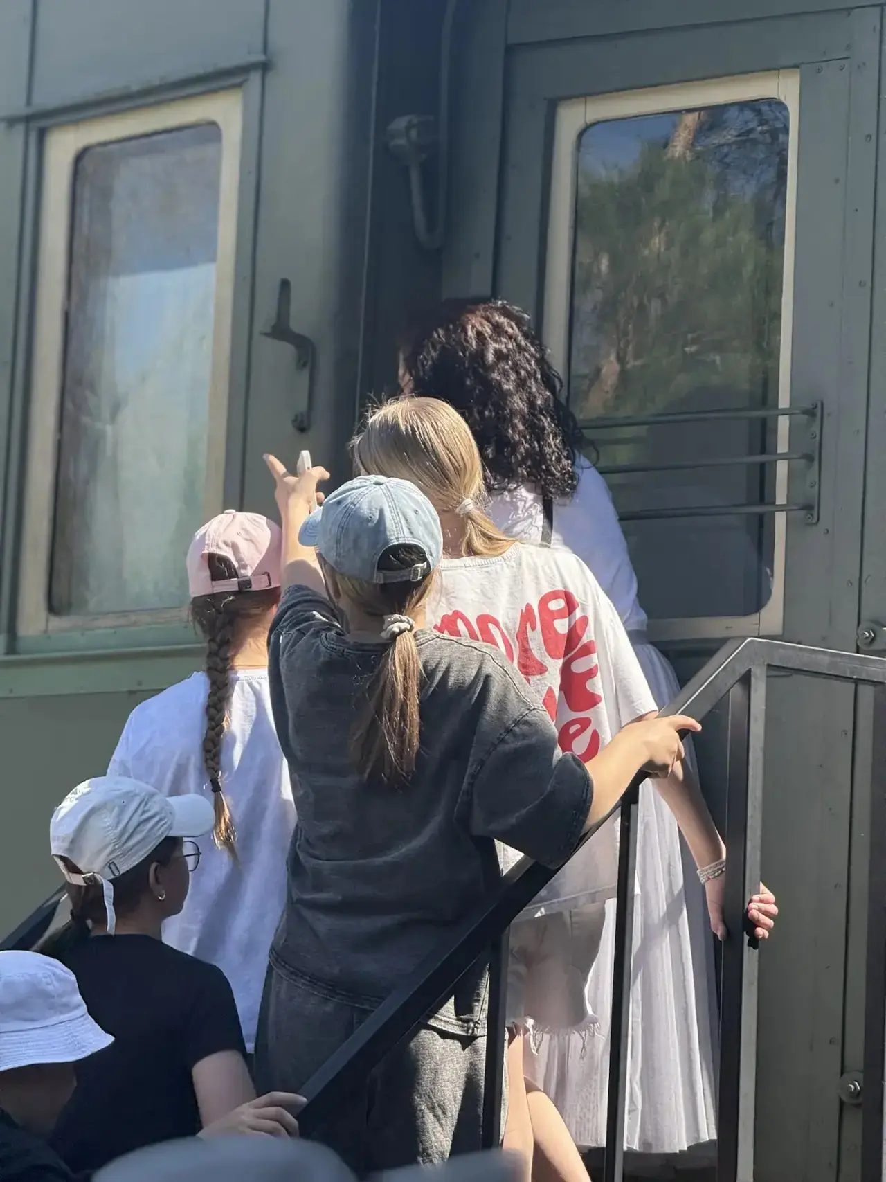 💫Приключения начинаются: участники «Степных игр» заехали в ДОЛ «Зарница»!

23 мая в детский оздоров