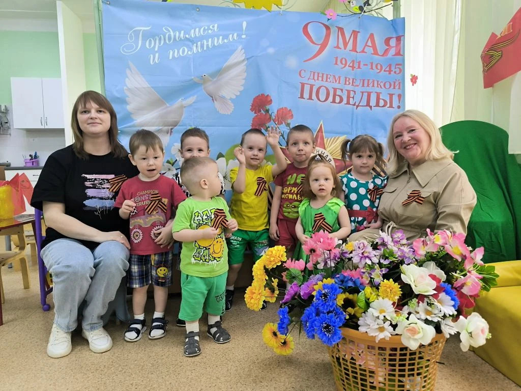 Путешествие по праздничному городу

 

Майский праздник - День Победы 

Отмечает вся страна.

Надева