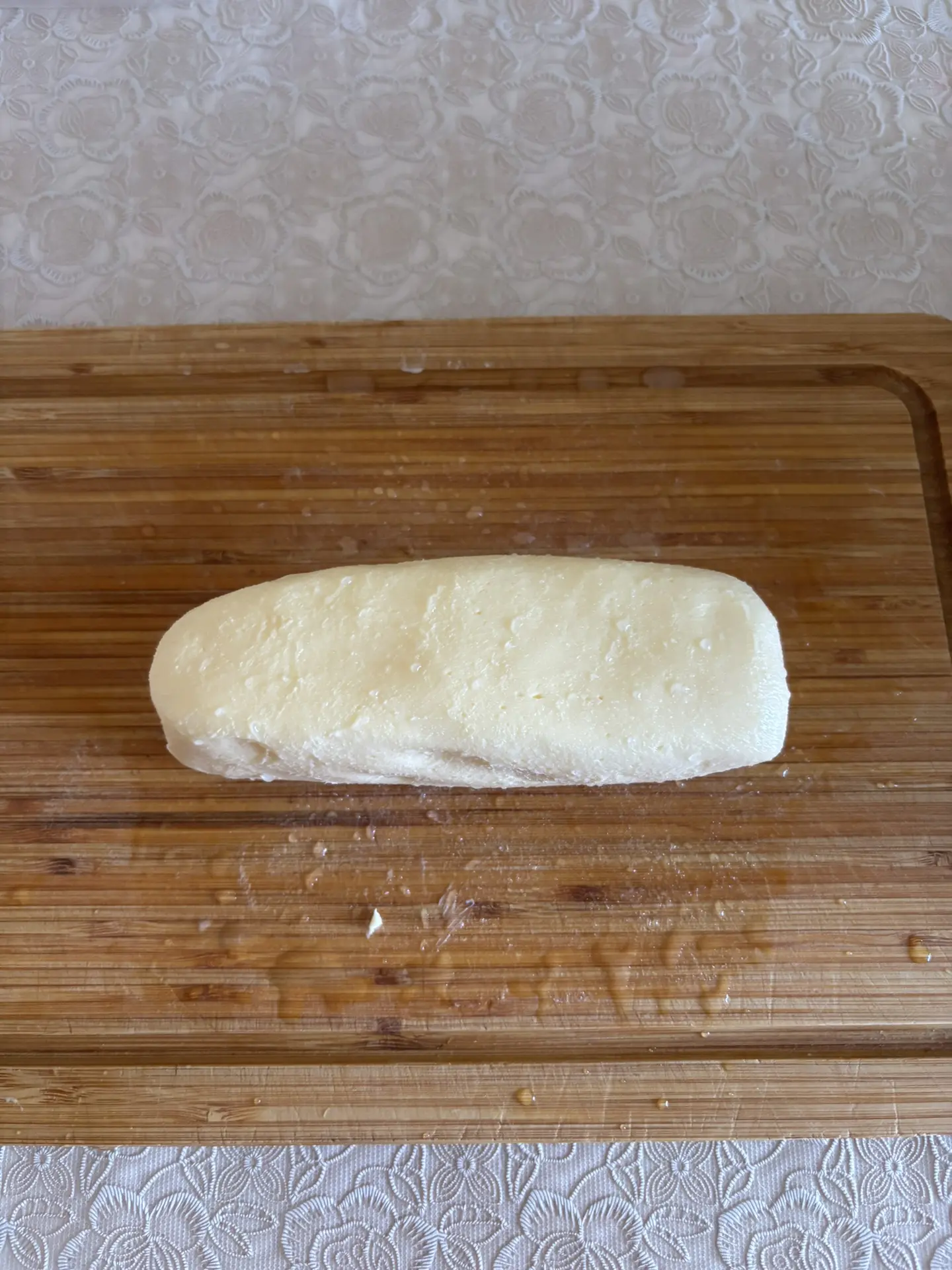 Добрый день! В продаже есть очень вкусное свежее домашнее масло
1кг- 1000₽ (один кусочек ~ 250гр)