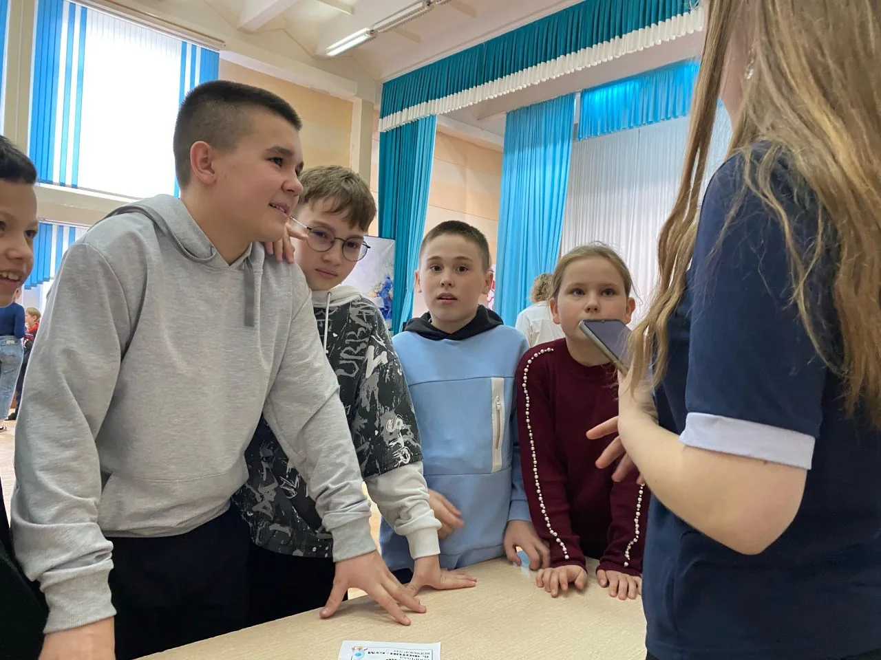 Вчера, 6 апреля Волонтерский отряд "Здесь и Сейчас" совместно со Школьным самоуправлением "Алексия" 