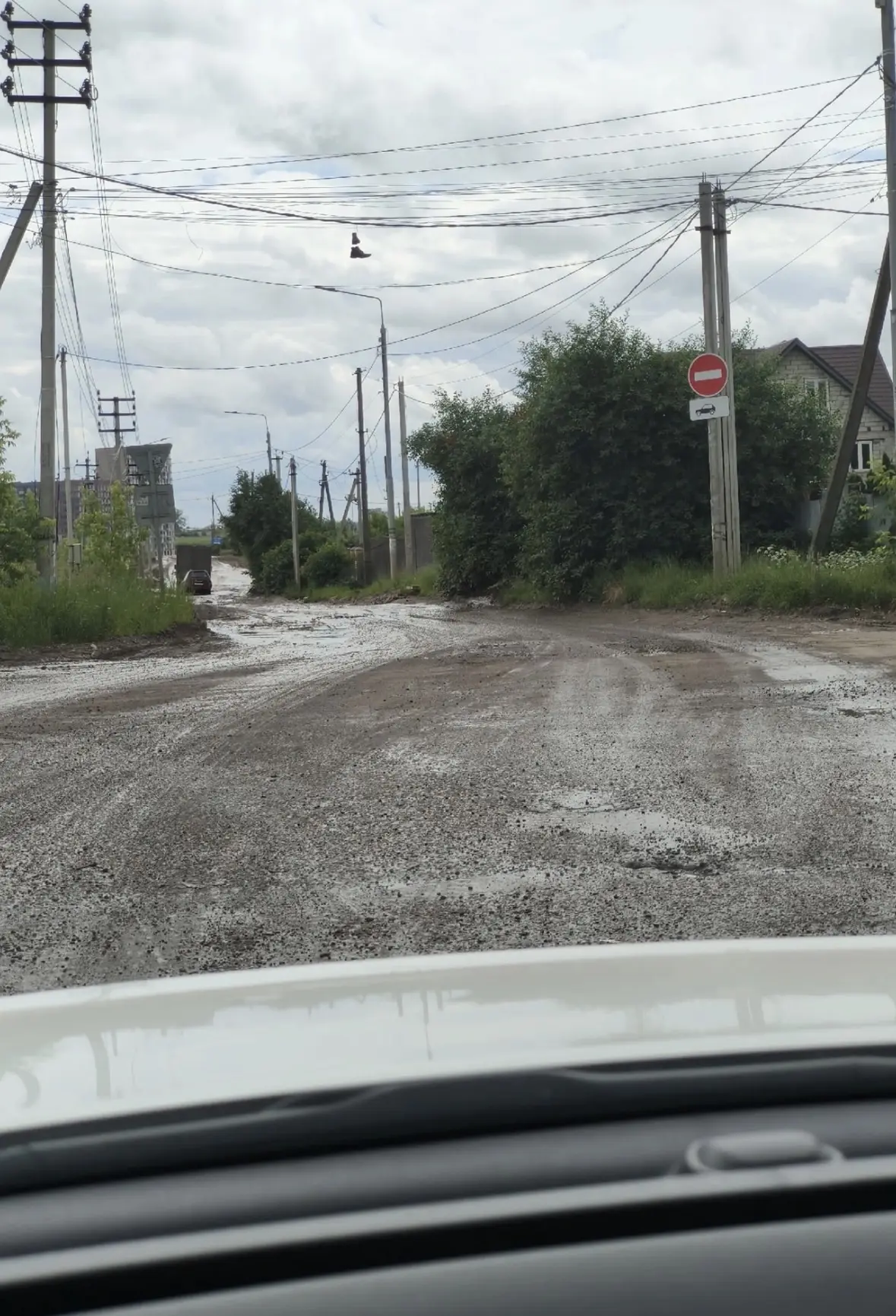 Единственная дорога из Видного в деревню Белеутово убита строительной техникой, и теперь закрыта для