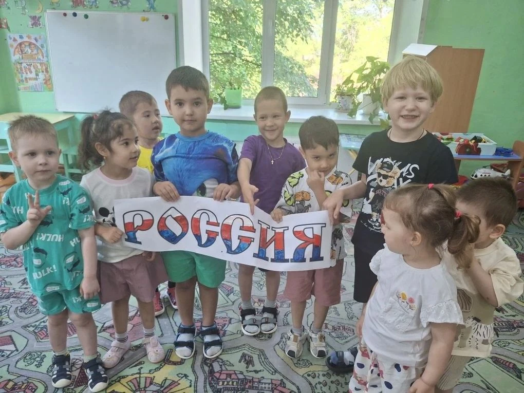 С любовью к Родине ❤️🇷🇺

Какой же он важный и трогательный — День России! Сегодня наши ребята  зна