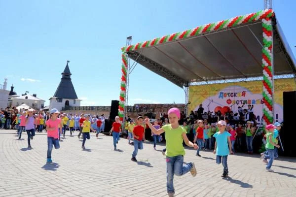 ☀️ Афиша на 1 июня: куда сходить в Казани

🔴 Фестиваль детства «Лето в Татарстане»
📍 Казанский Кре