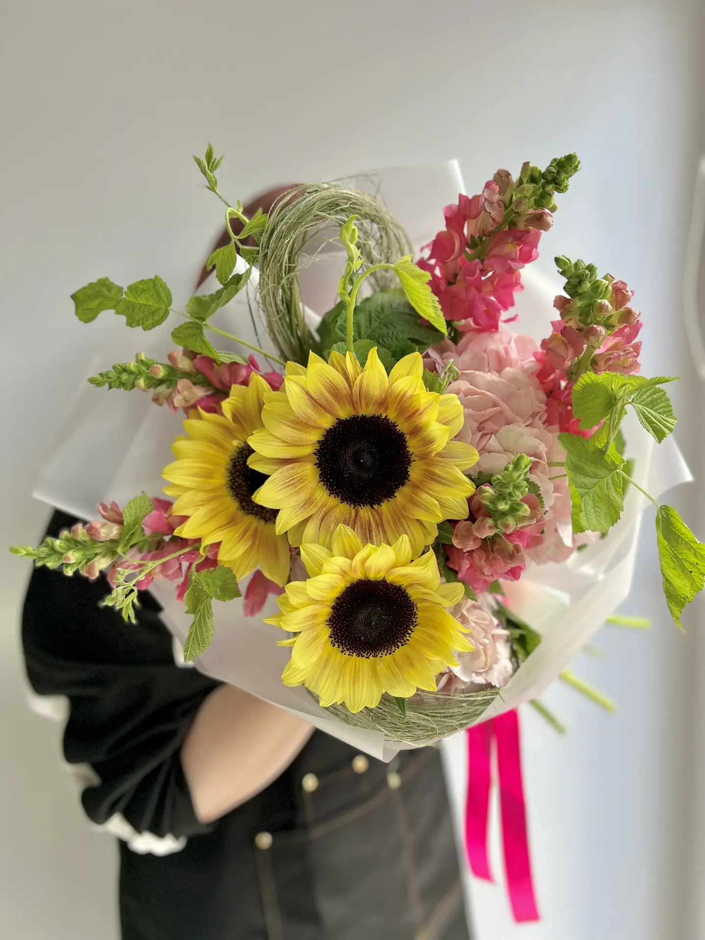 Букет авторский 💕🌻🌾
Доступен к заказу 

Стоимость: 4 200₽