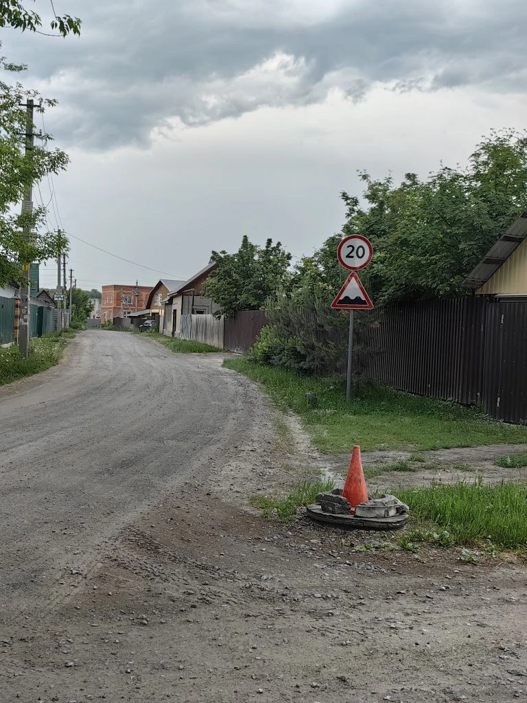 #МКУ_Служба_СИБ_Мичуринский
Дорожные рабочие службы СИБ установили дорожные знаки на квартале Теплич