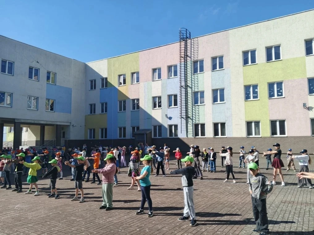 🎉День третий в лагере: ураган позитива и пользы!

Наш третий день в лагере прошел на УРА! Утро нача