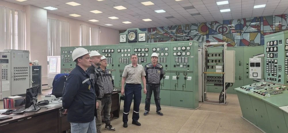 Рабочая встреча на Читинской ТЭЦ-1

🔹Читинскую ТЭЦ-1 посетили Андрей Сергеевич Чибисов, и.о.  замес