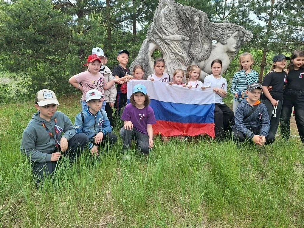 Символ единства: как школьники Петушинского округа отметили День России

В преддверии одного из глав