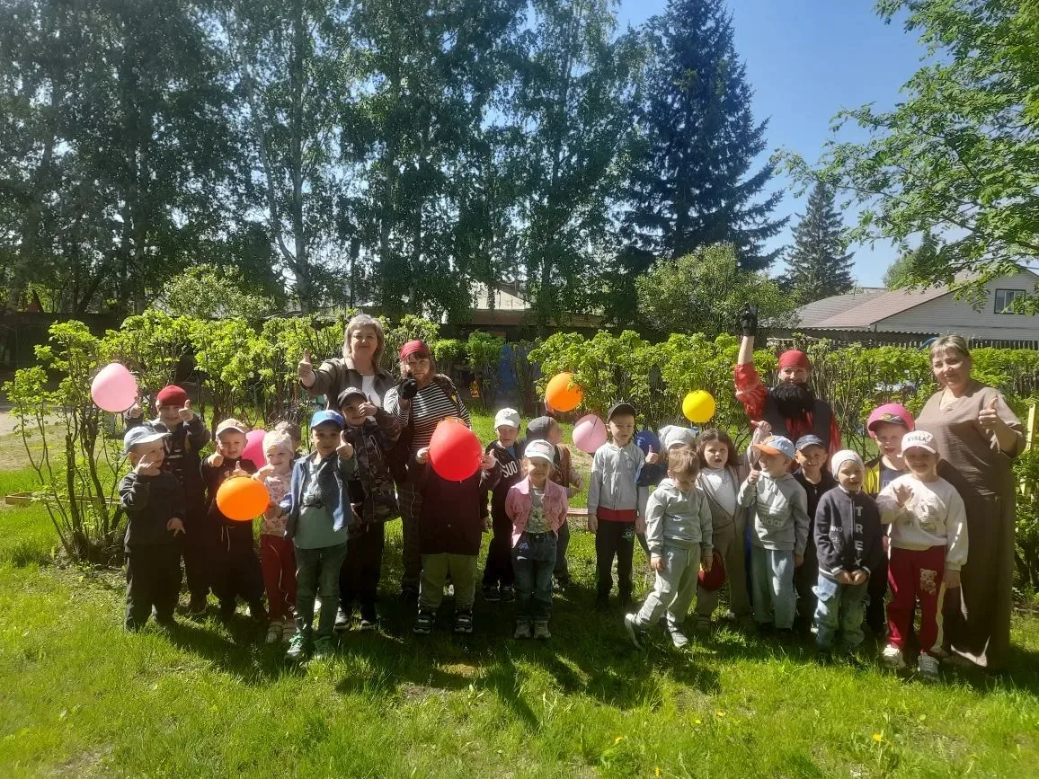 Ура! Мы нашли клад! 🏴‍☠️☀️

Сегодня наш детский сад превратился в настоящий пиратский остров, ведь 
