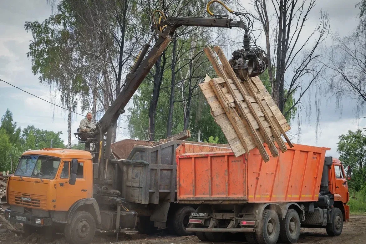 Сносим аварийный дом на Левитана.
 
Деревянное строение отжило свой век. Жители просили убрать рассе