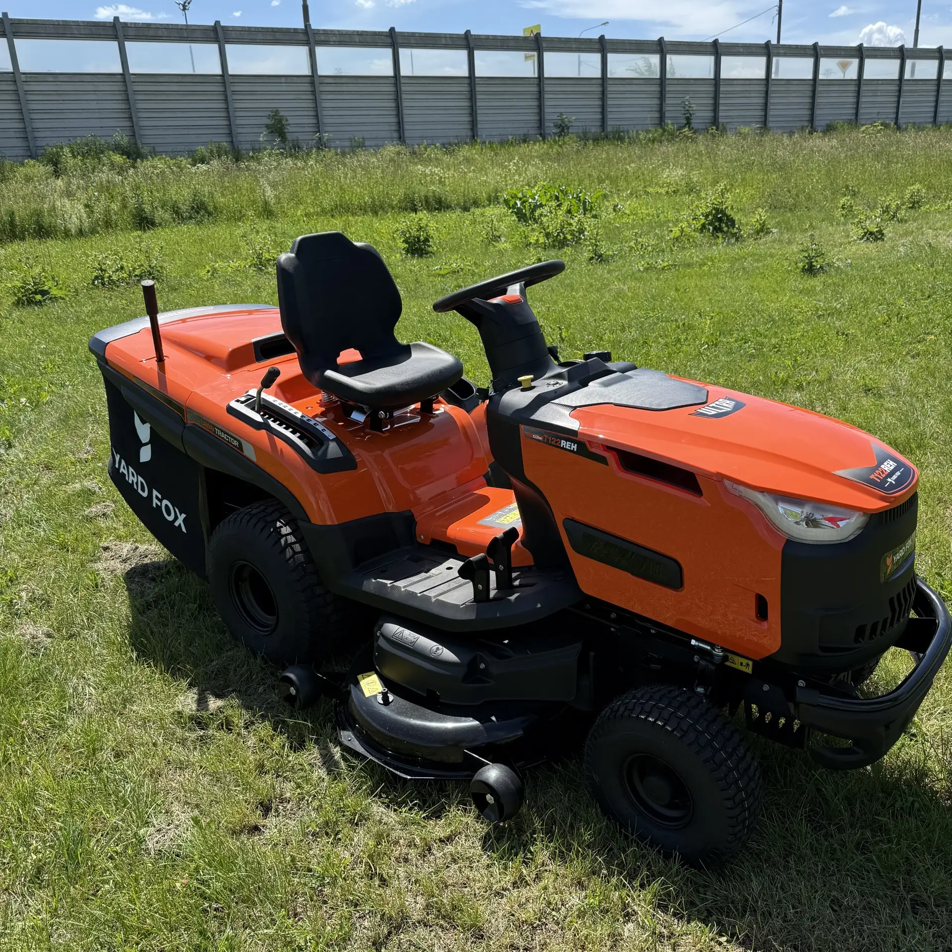 🌿 Садовый трактор Yard Fox ULTRA T 122 REH — профессиональный уход за большими территориями!

Если 