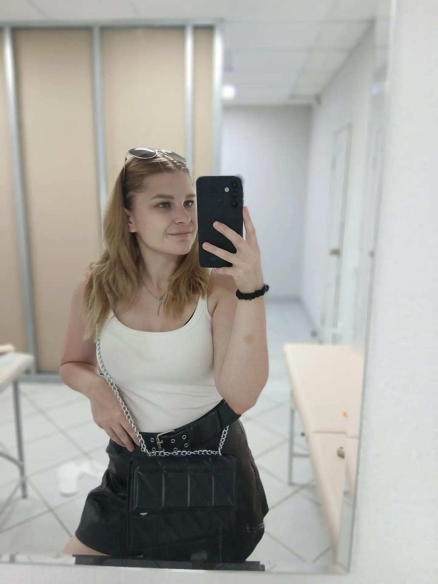 Здравствуйте, давайте  знакомиться 👋 
Меня зовут Юлия и я являюсь сертифицированным мастером класси