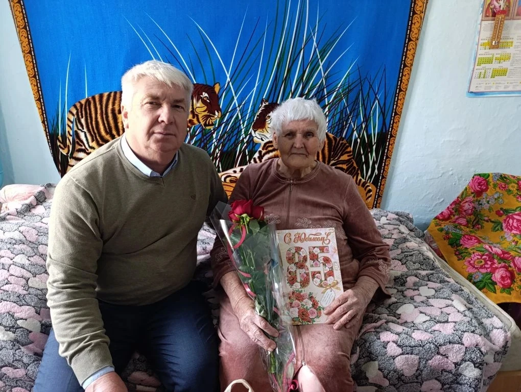 Сегодня Глава муниципального образования Сергиевское сельское поселение В. М. Каленников и заведующа