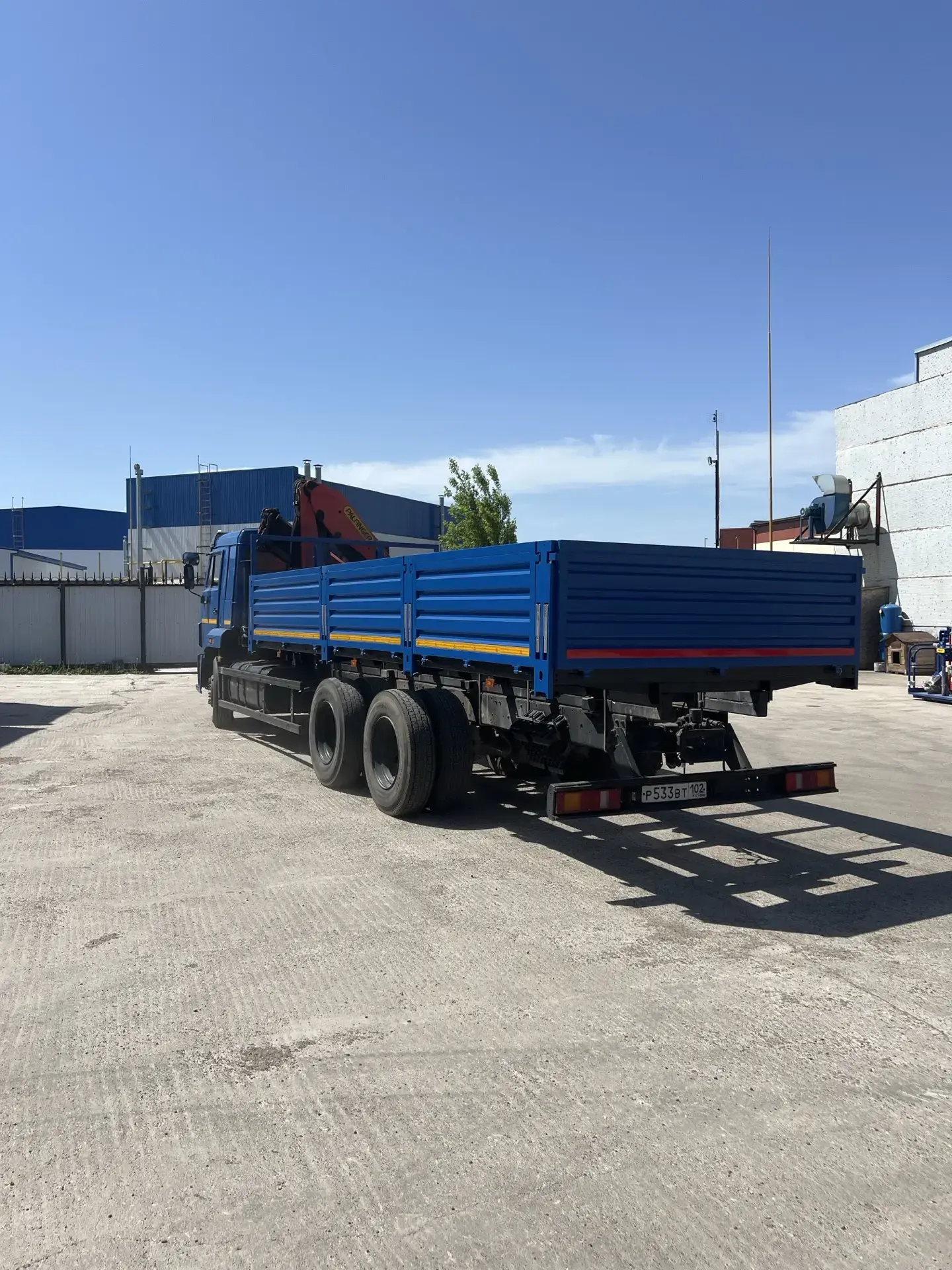 🚚 Бортовые платформы и кузова на заказ — для вашего бизнеса!

В компании «Надавто» мы производим и 