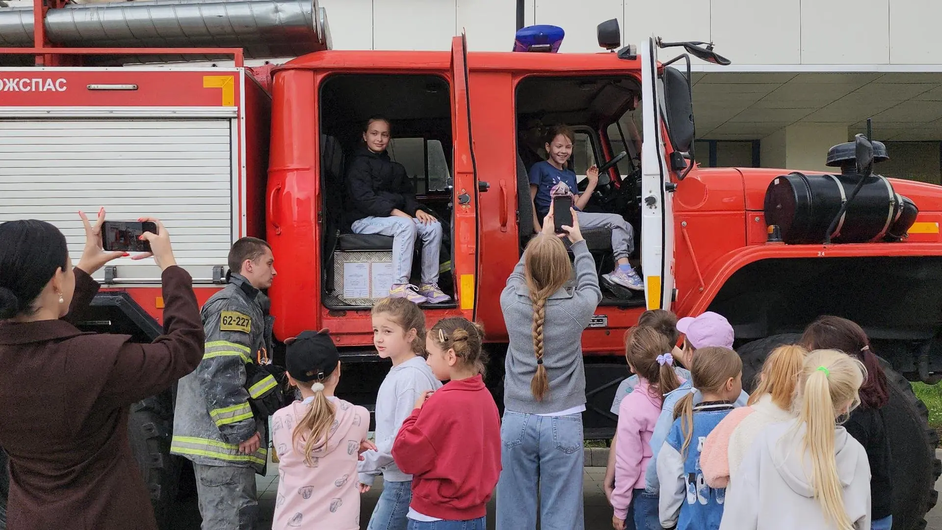 В Нахабино проверили готовность лицея №1 к экстренной эвакуации.

Громкая сирена разнеслась по корид