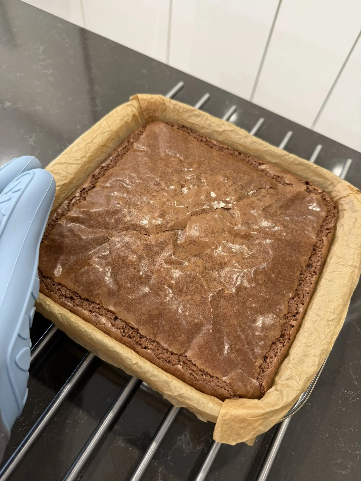 🍫 Брауни готов! Убираю в холодильник. Мне больше нравится плотная текстура. 

Но можно есть сразу. 