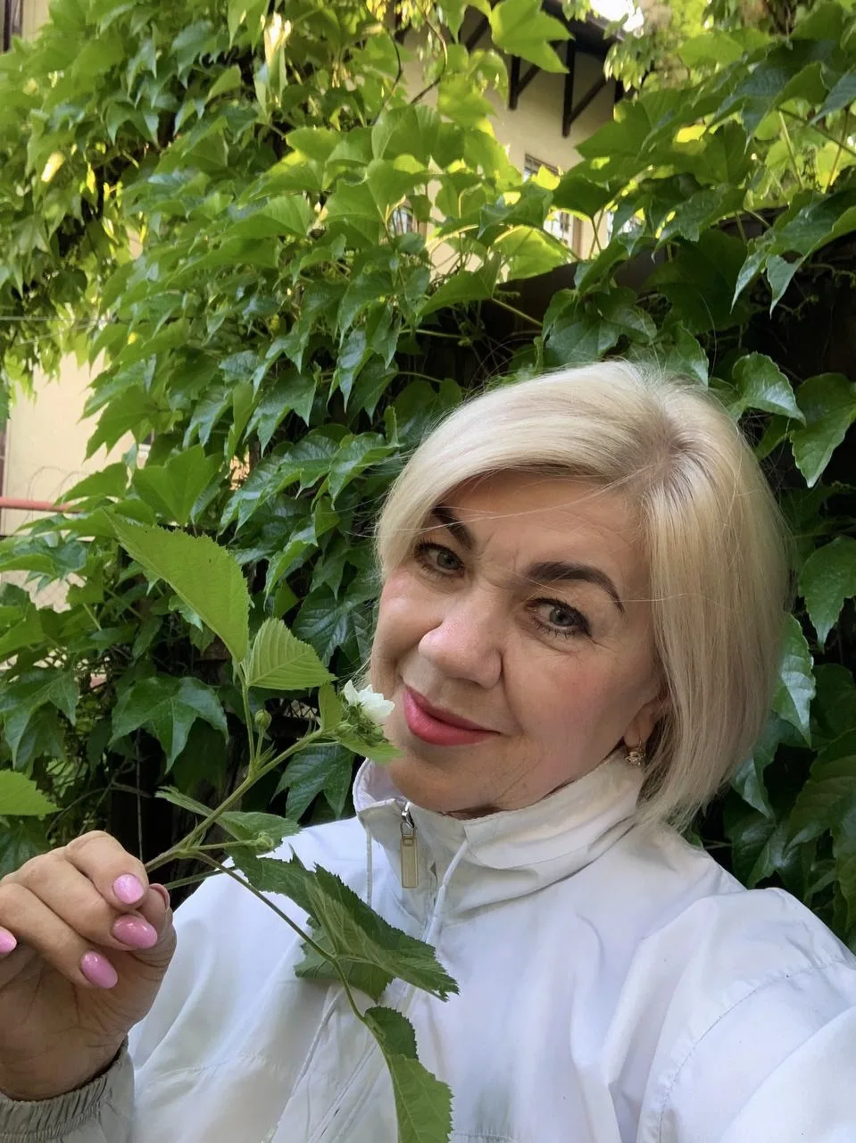 А это мое, наслаждение, вдохновение и энергия, прогуляться утречком в саду🤗
Сейчас после дождей все