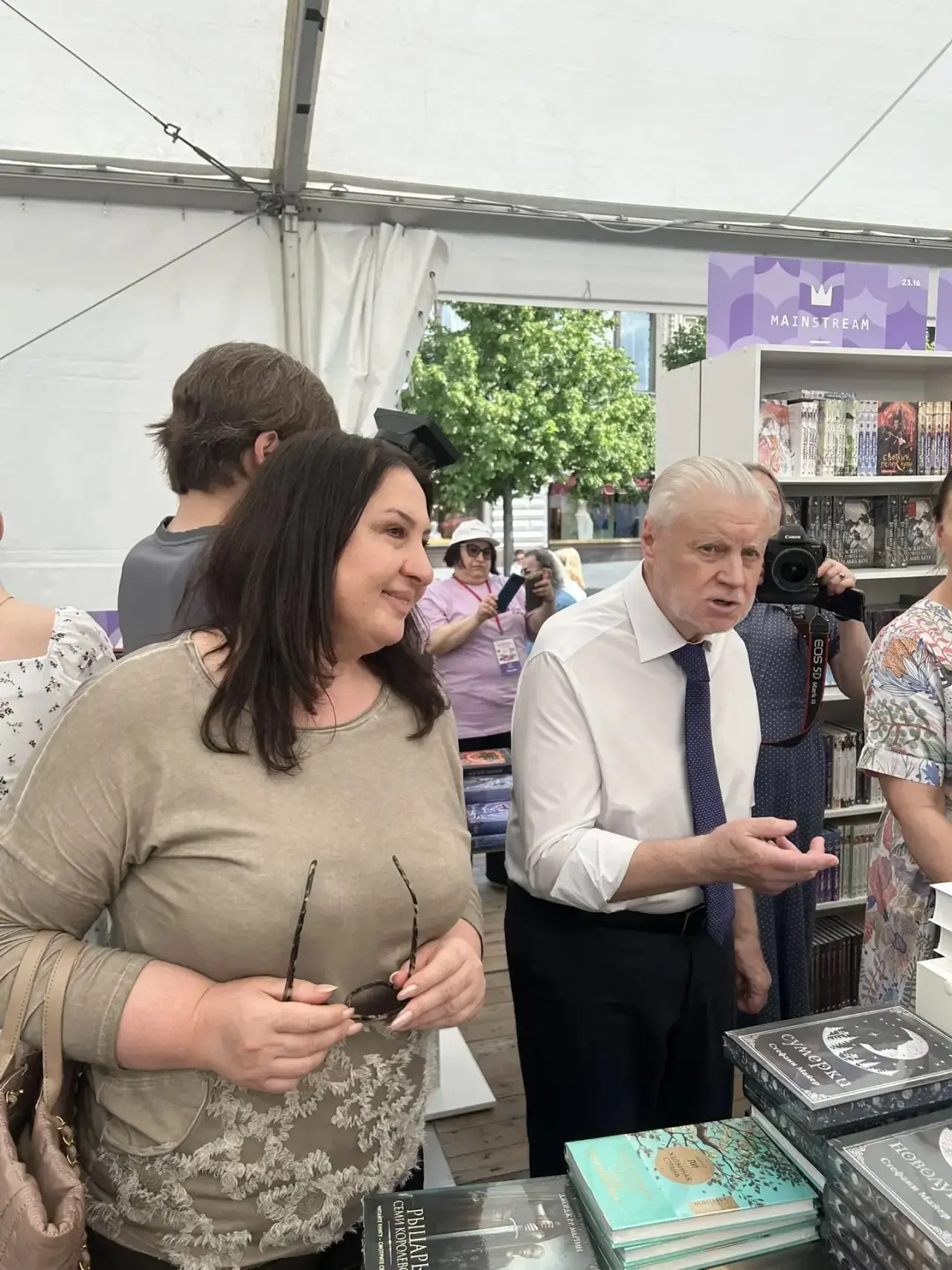 🌼В цветущей летней Москве с 4 по 7 июня проходит XII Книжный фестиваль «Красная площадь – 2026», ко