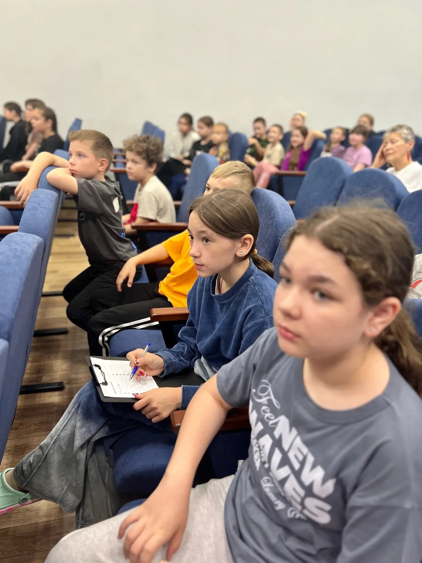 Утро понедельника в школьном лагере #112школаЧелябинск началось познавательно!📚

3 и 6 отряды начал