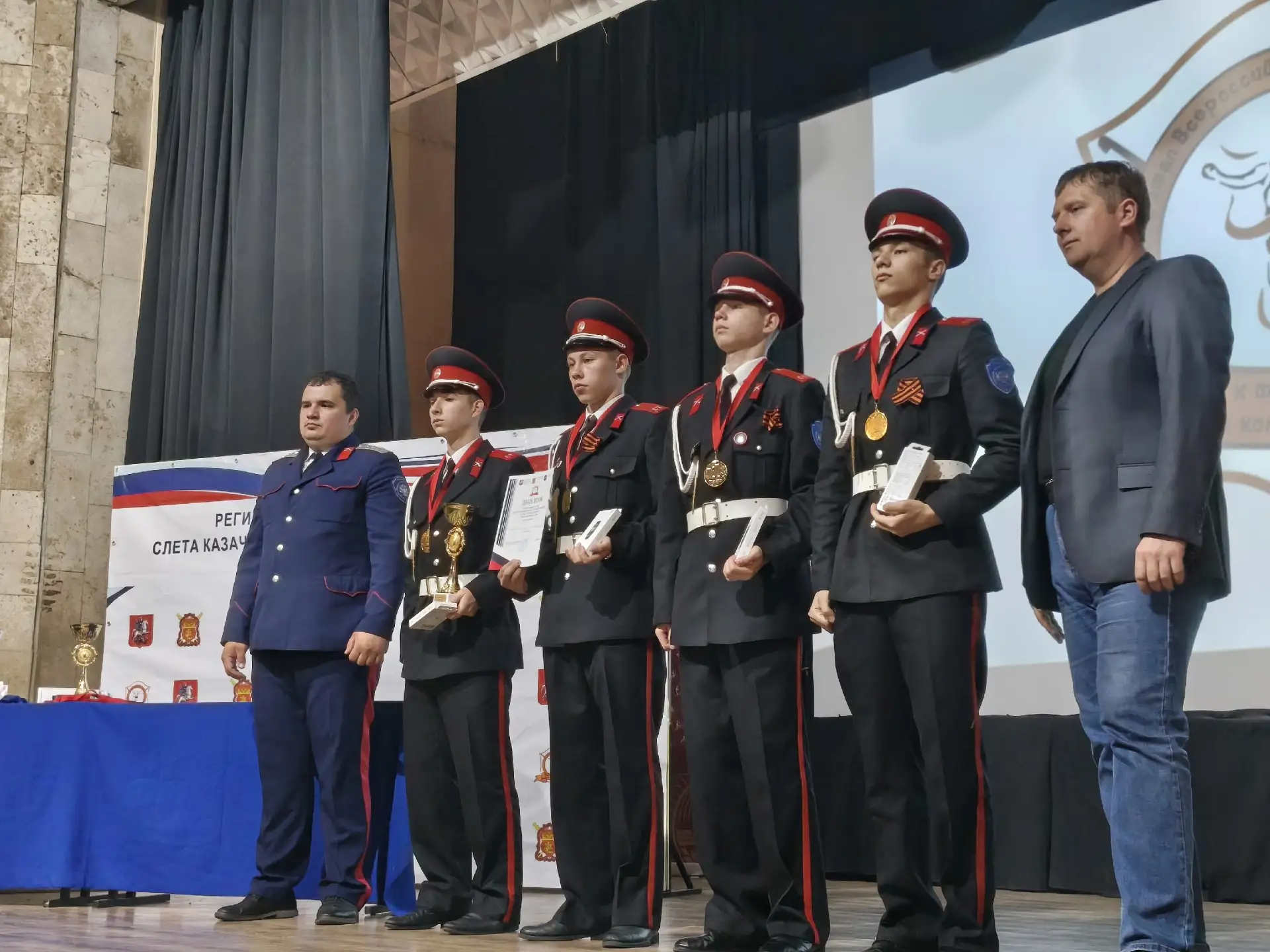Поздравляем команду Стародубского казачьего кадетского корпуса, занявшую I место 🏆 в войсковом этап