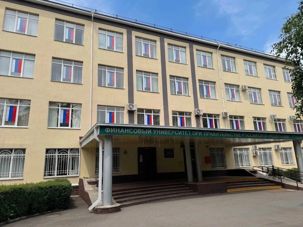 🎓Во Владикавказском кампусе Финансового университета прошла торжественная патриотическая акция «Окн