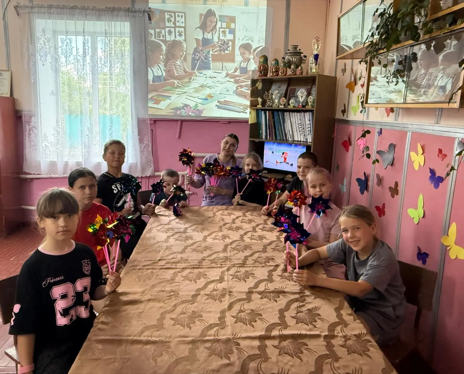 В Большовском СДК прошёл мастер‑класс «Ветряная мельница»  В кружке «Умелые ручки» сегодня было весе
