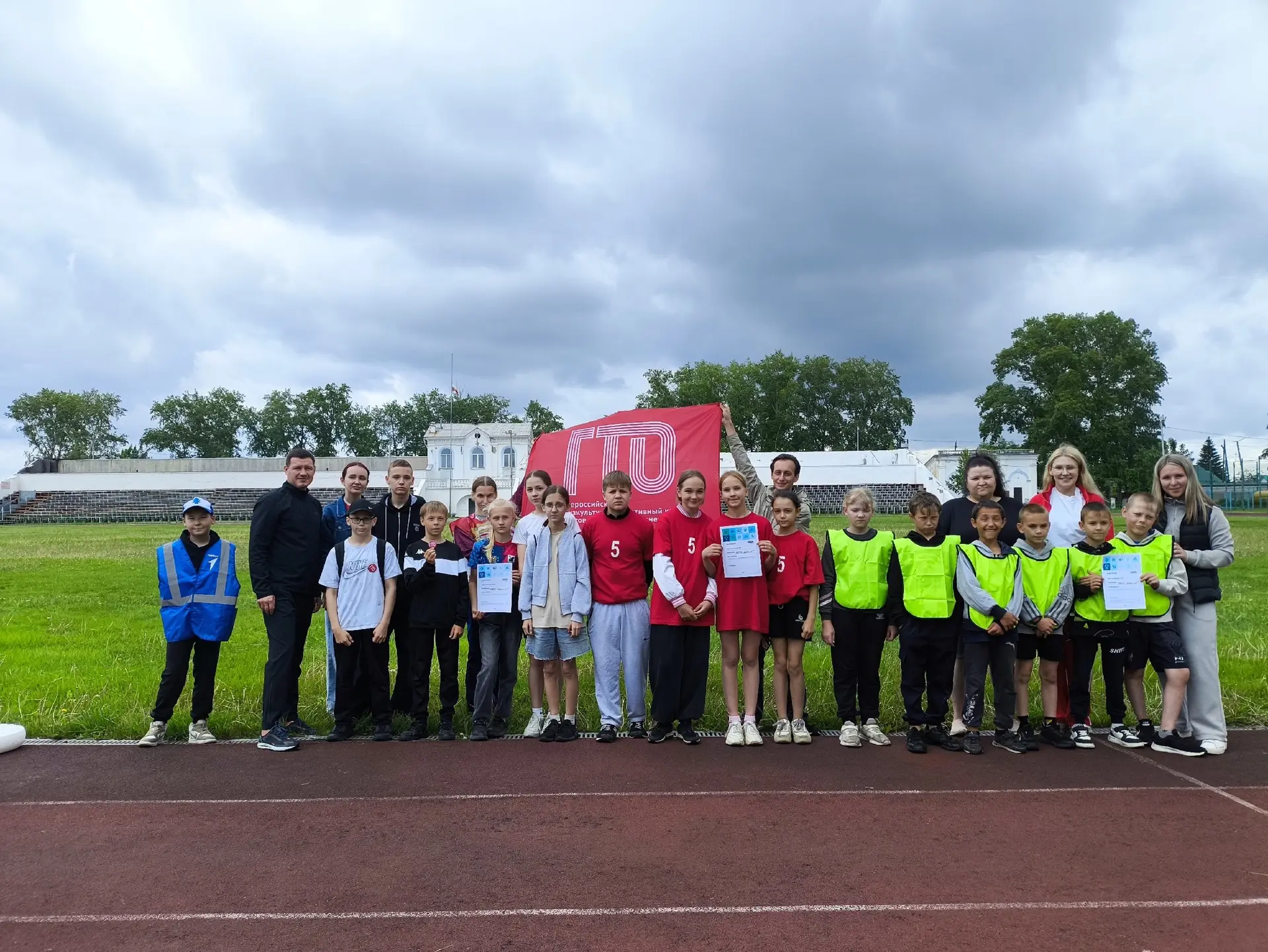 🏆 Сегодня состоялось муниципальное физкультурное мероприятие «Вызов Первых»! 
Наши спортсмены показ
