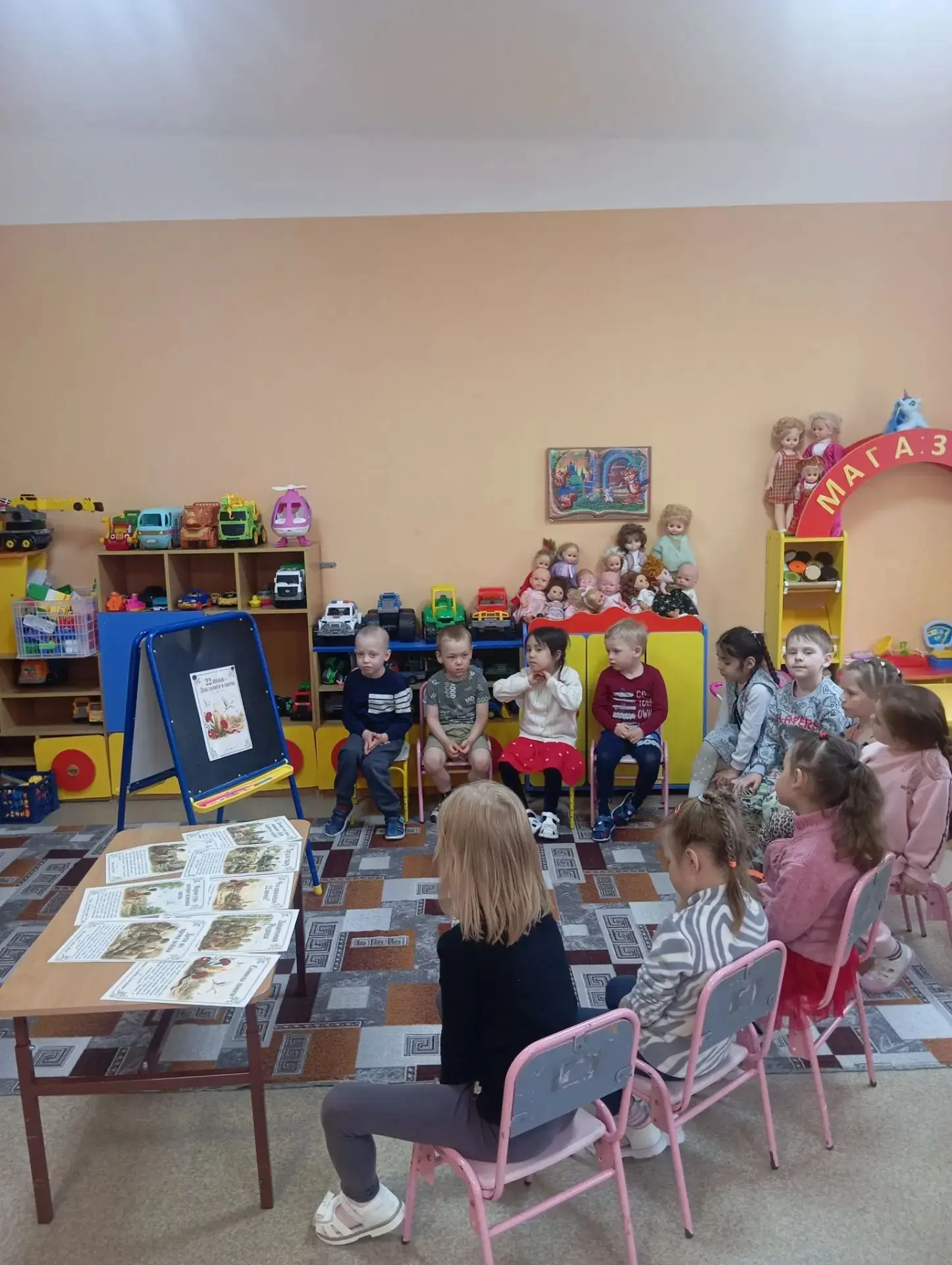 В нашем детском саду прошло занятие, посвященное Дню памяти и скорби. В доступной и бережной форме м