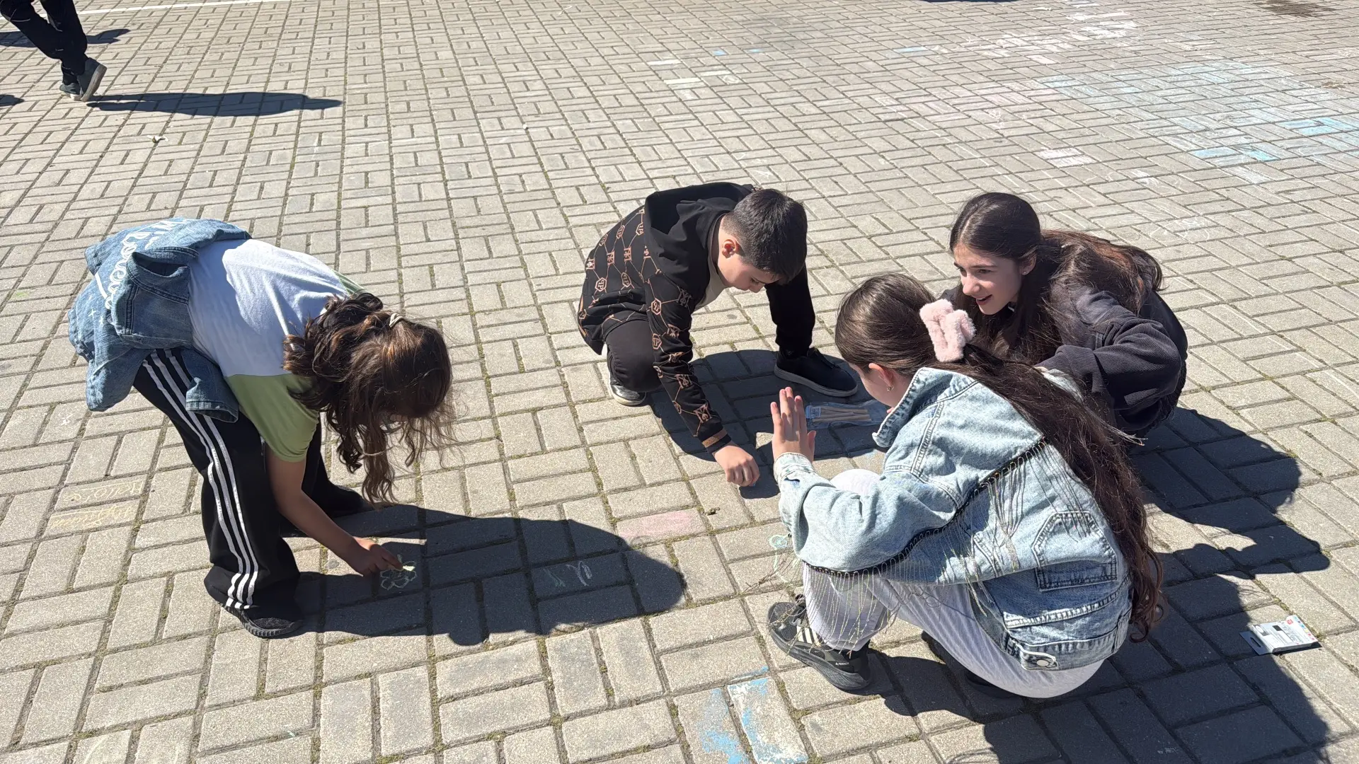 🥰Учащиеся нашей школы с радостью присоединились к всероссийской акции «Краски детства» от «Движения