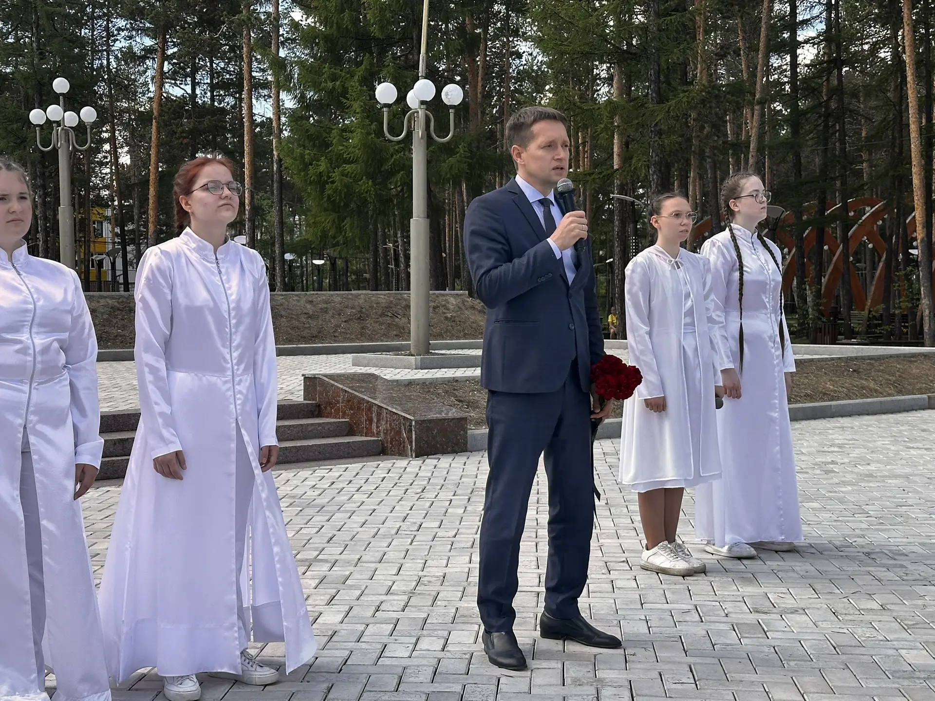 День памяти и скорби: в Нерюнгри почтили память героев Великой Отечественной войны

Сегодня, в День 