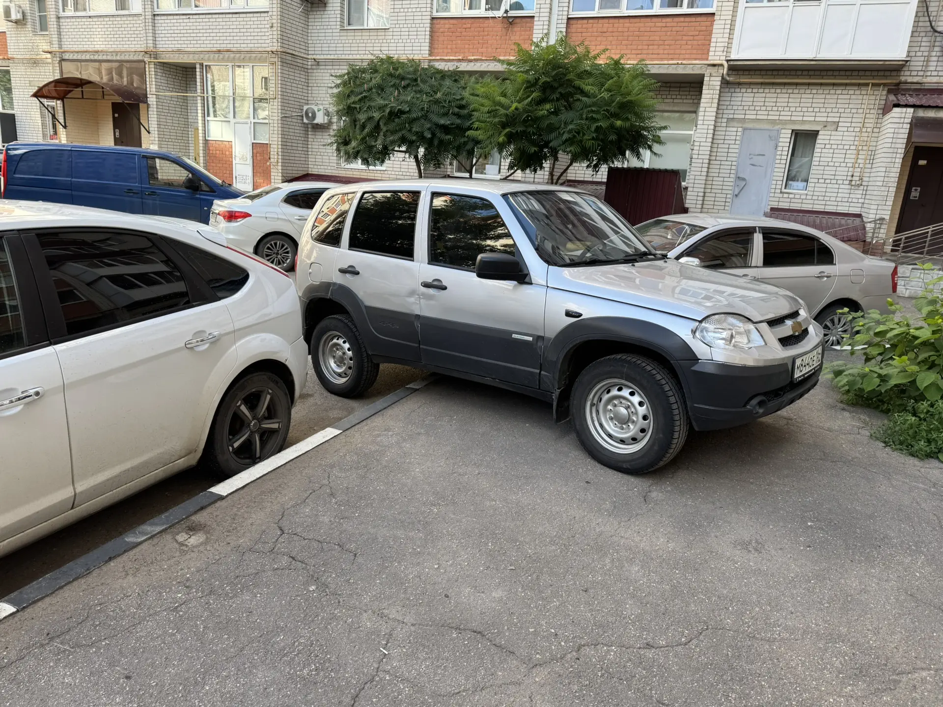 Владелец нивы, вы ещё на машину залезьте, а что нет то