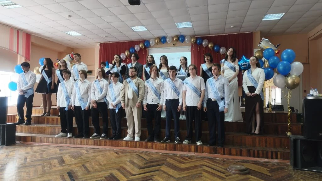 🎉 Последний звонок в
МБОУ «Школа №124»! 🎉

26 мая простились со школойвыпускники 9а, 9б, 9в и 11а
