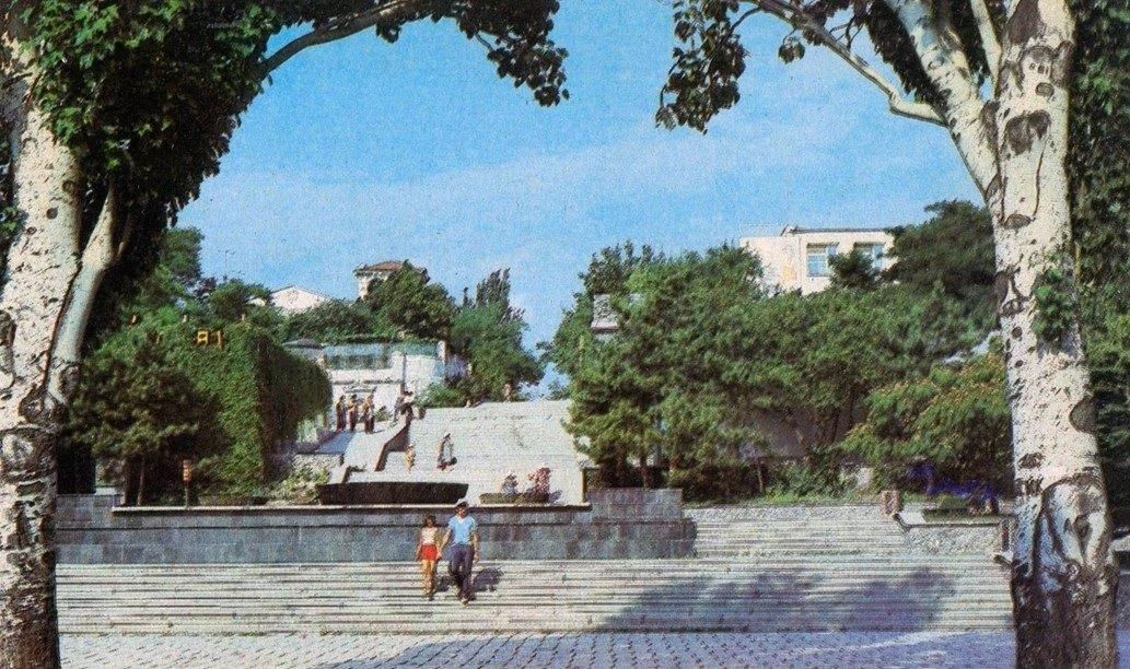 Феодосия. 1986 год.

Спуск на набережную.

Подпишись на Историю Феодосии в Махе