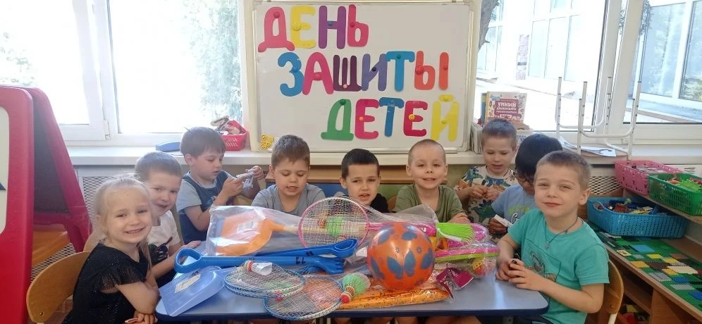 Уважаемые родители!
Публикуем фотоотчет о проведённой благотворительной акции "Подари игрушку детям"